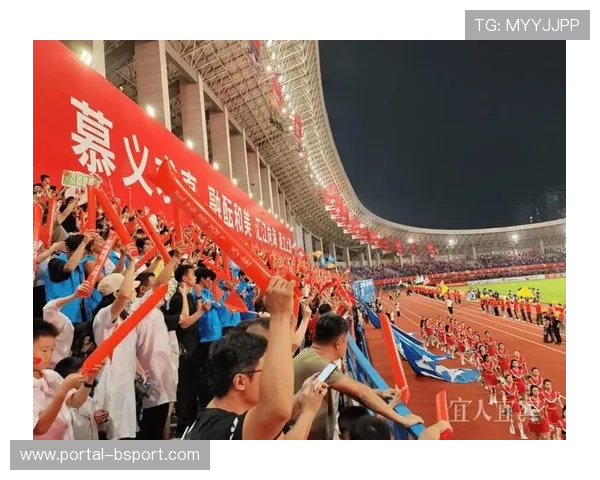 赛场激情四溢 观众热烈掌声为选手加油鼓劲