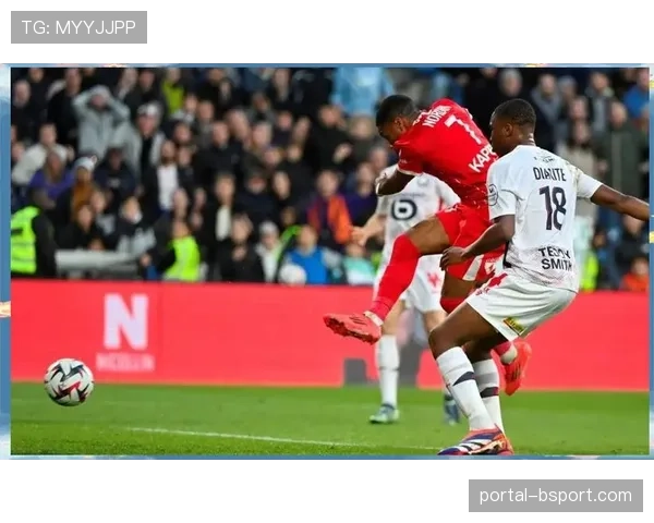 业余联赛兴起“法甲定位球模仿热”，球迷社群热议并模仿复杂角球套路